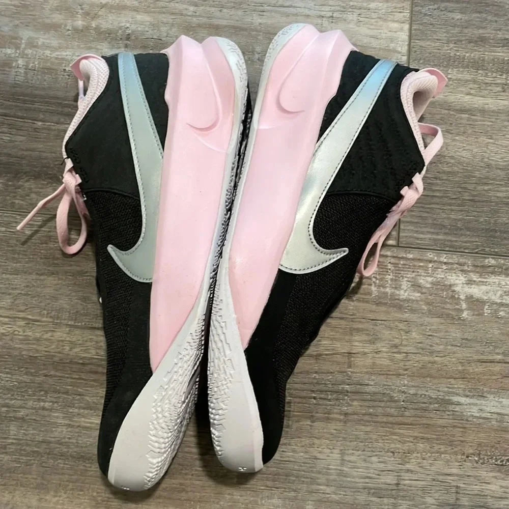 NIKE Team Hustle D10 Sneakers NEW